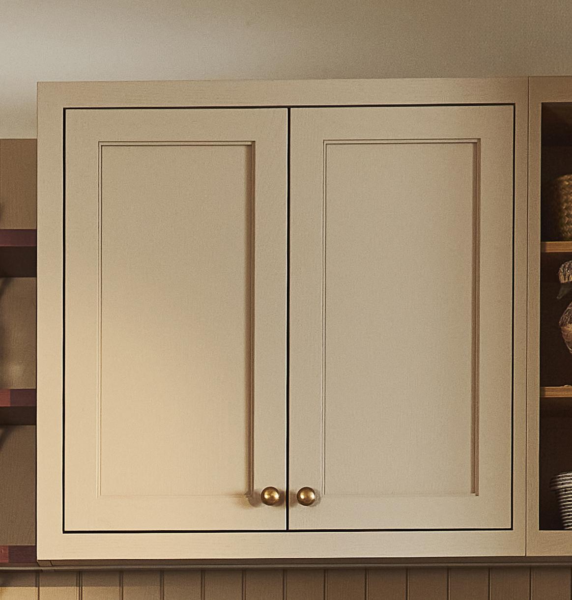Shaker door pianted in Holt Latte colour