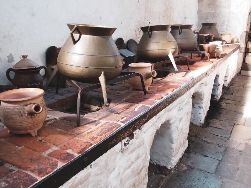 Great_Kitchen,_Hampton_Court-16800227121
