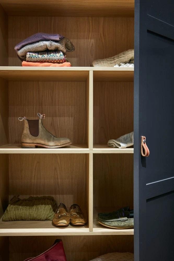 dressing room storage