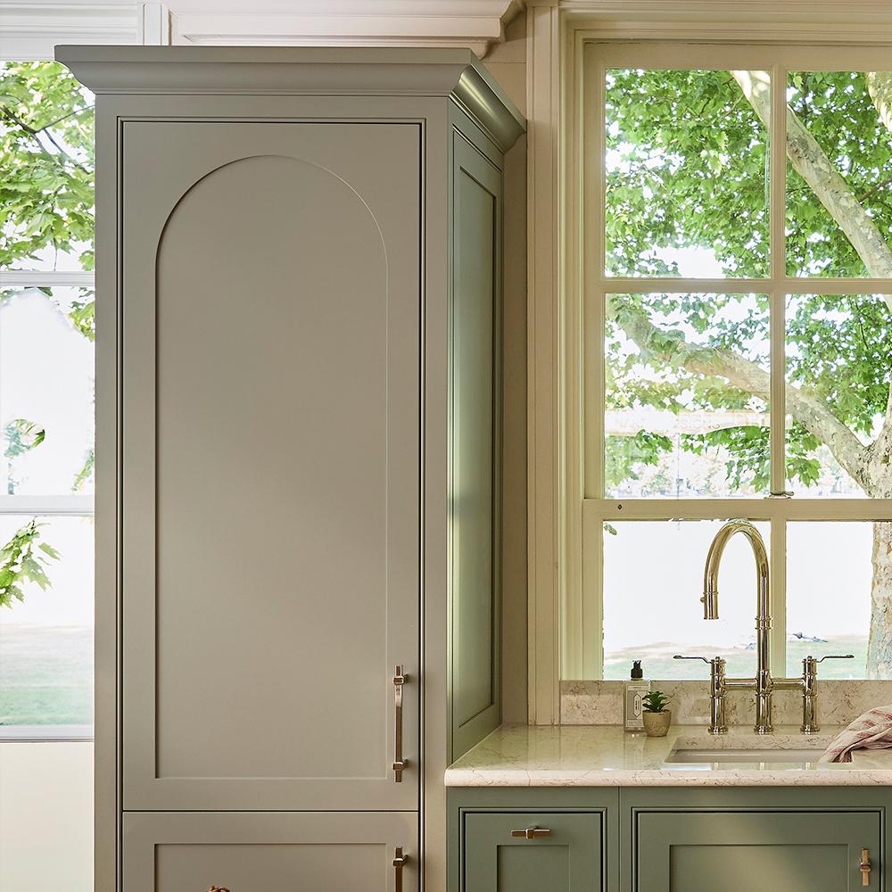 Framed Shaker with custom curved panel