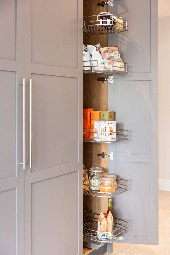 Articulated corner cabinet