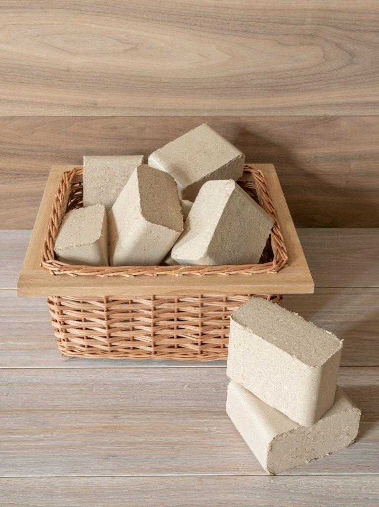 Briquettes-767x1024