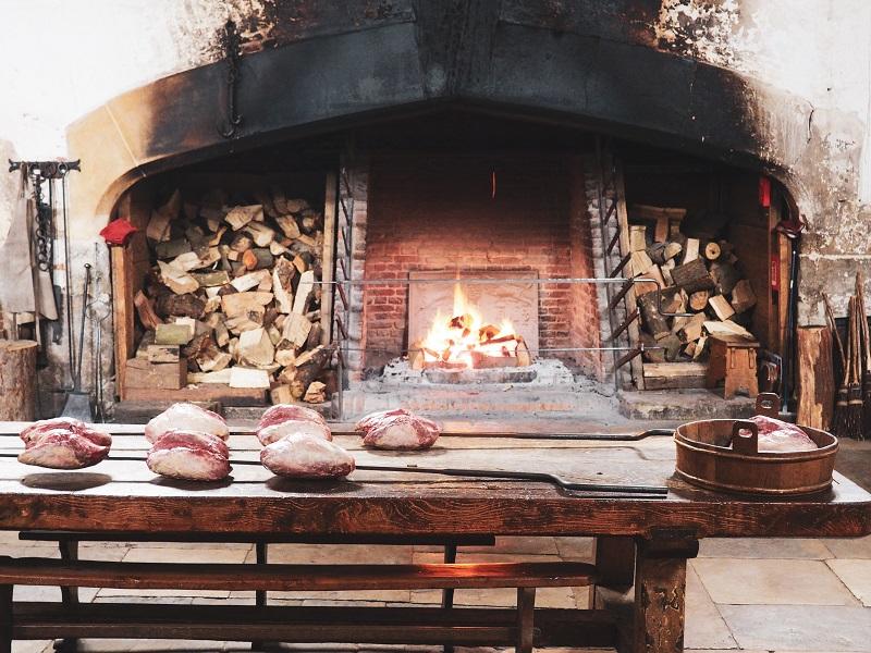 Kitchens_at_Hampton_Court_Palace-16537431331