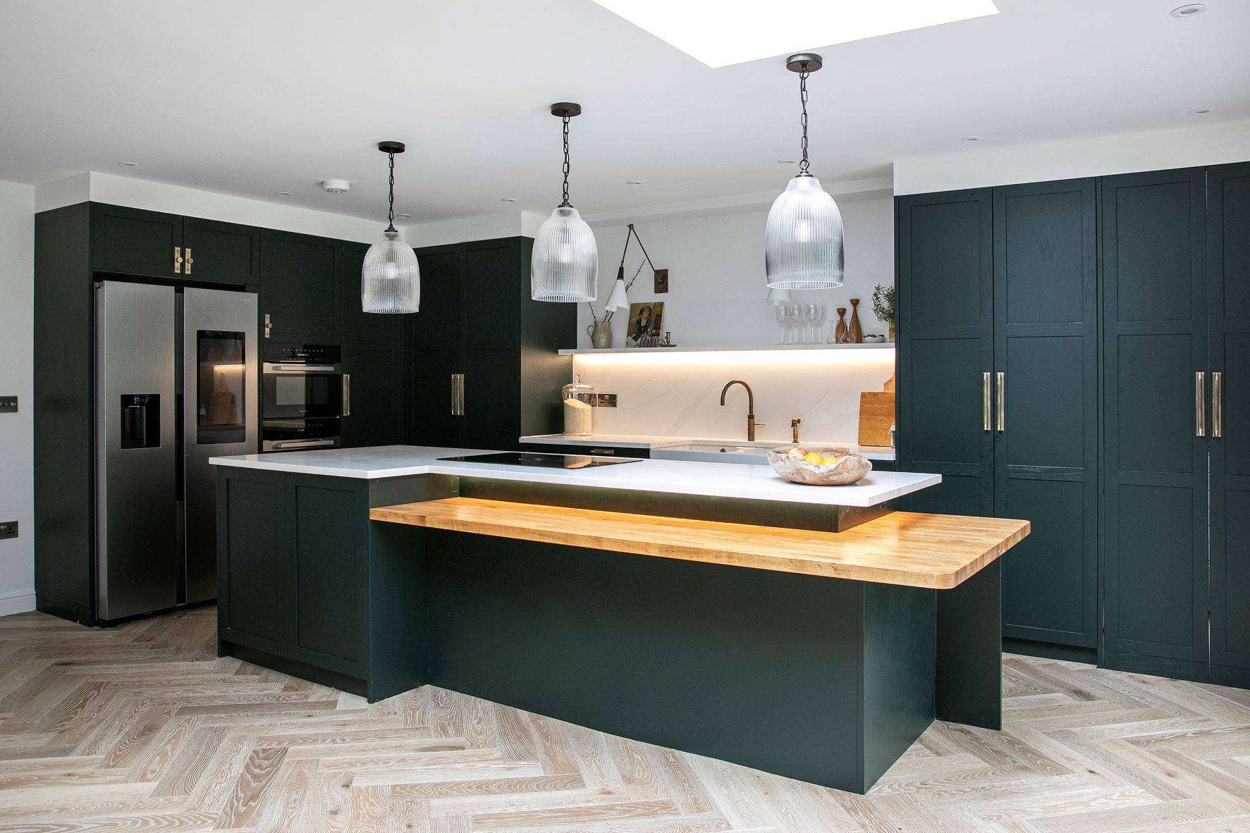 dark green shaker kitchen with split-level 