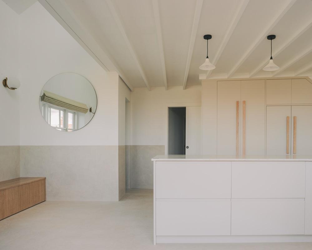 The two-tone wall colours represent the high-water mark from a historic flood. Photo: Lorenzo Zandri.