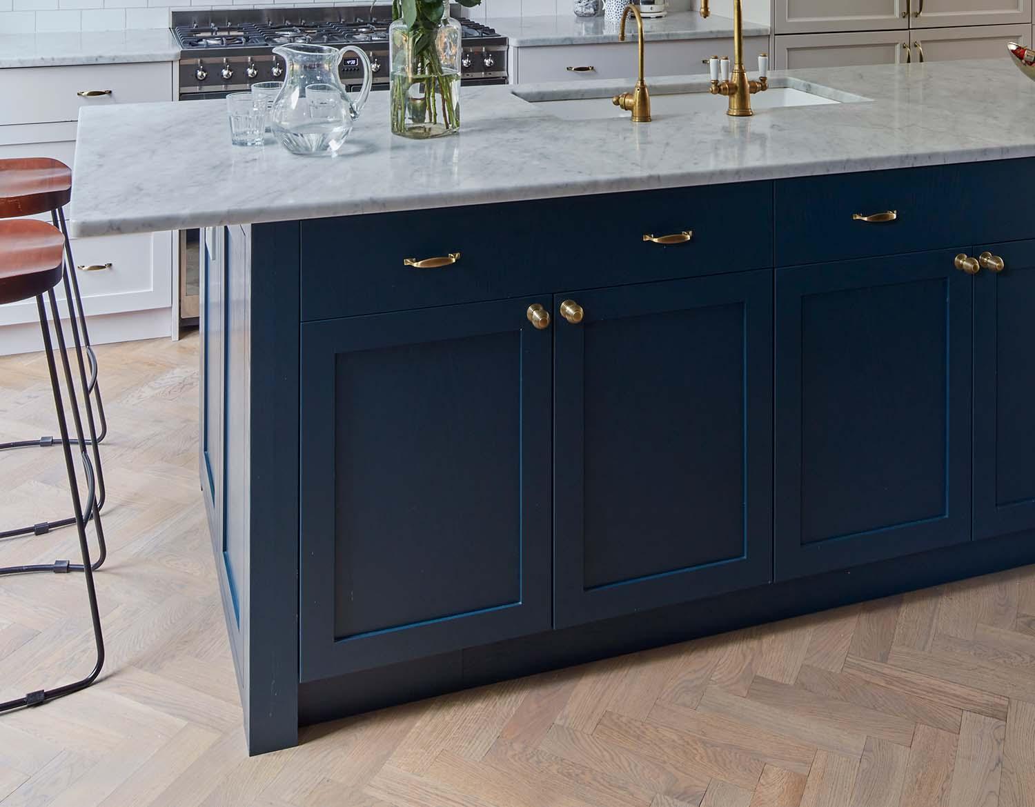 Double Cabinet With Drawer 