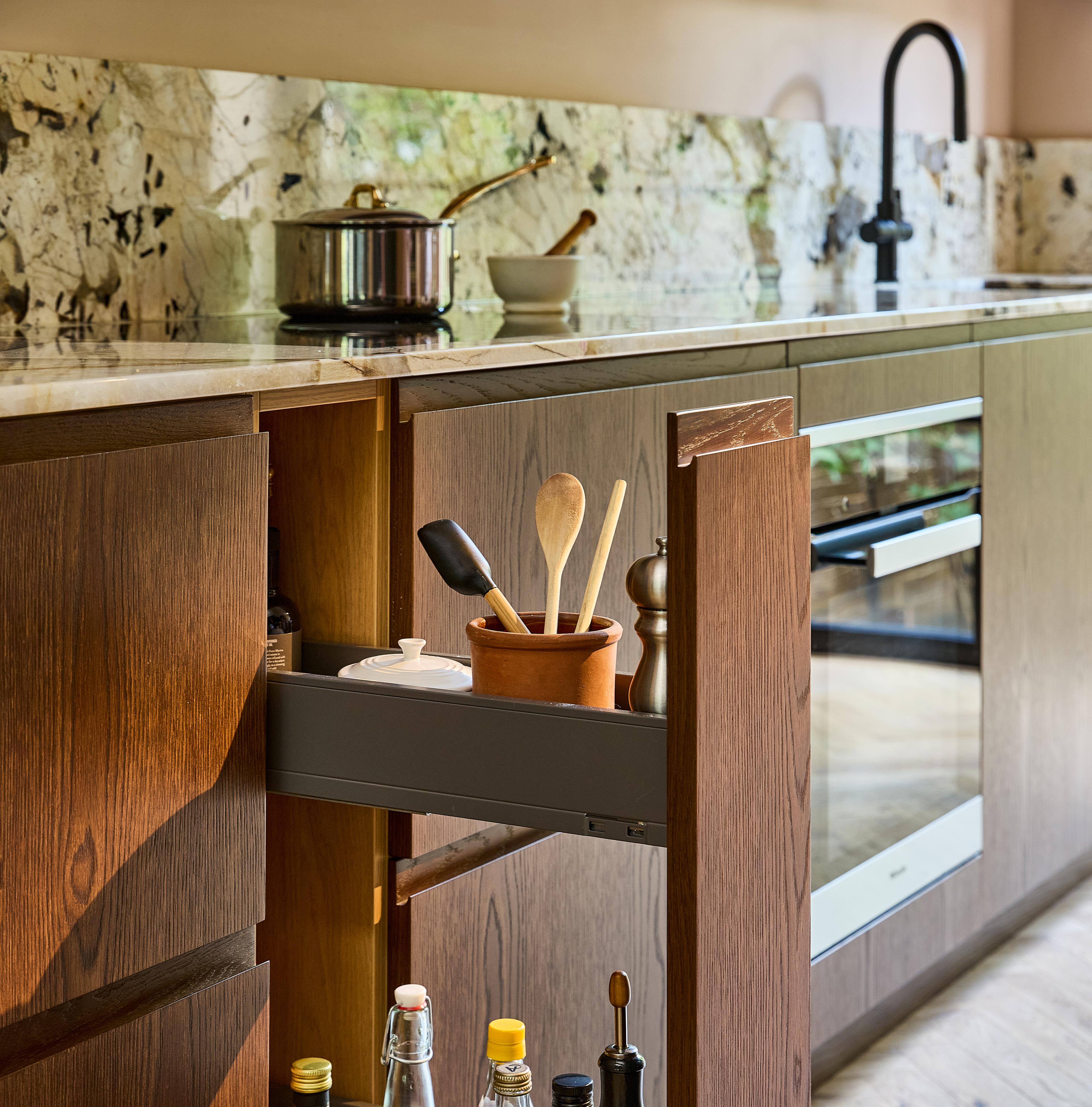 Pull out storage