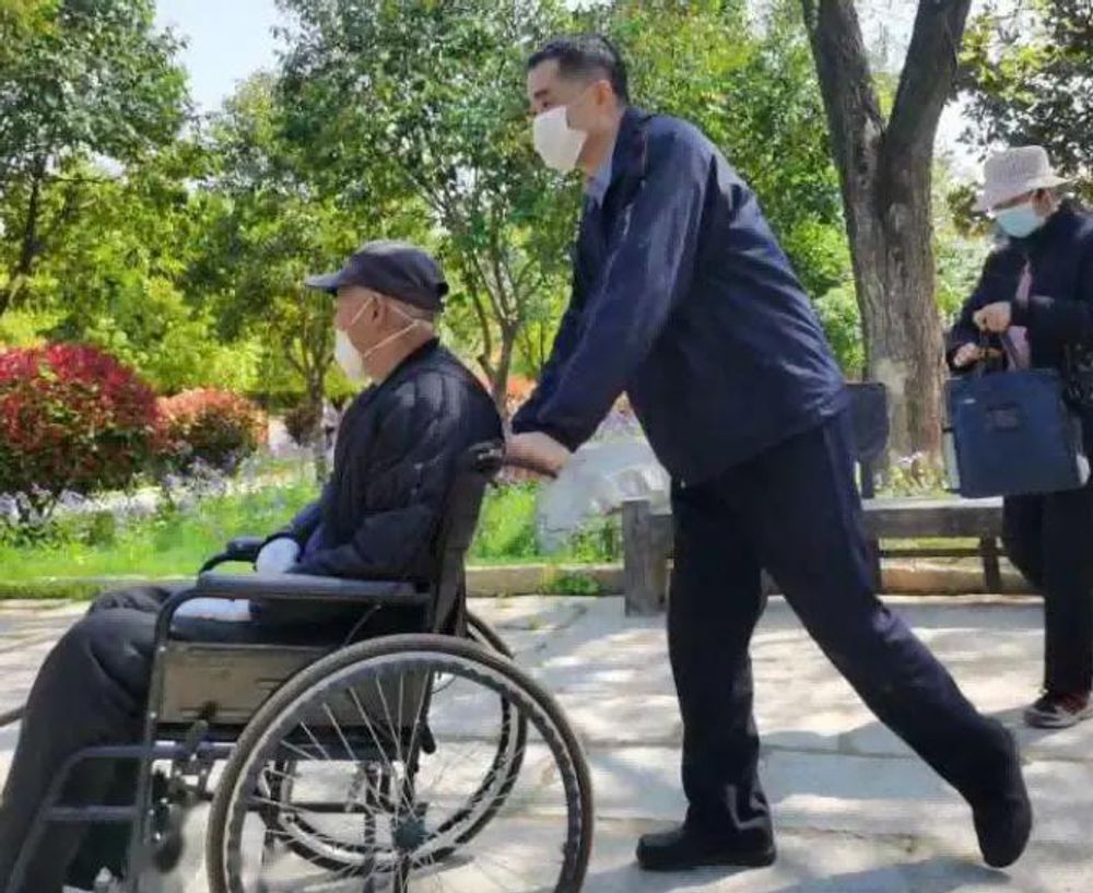 基于头部姿态控制的脑梗患者居家轮椅 过程照片 5