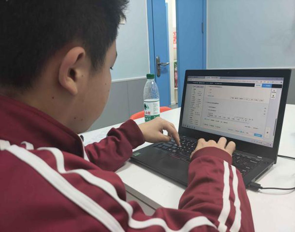 基于头部姿态控制的脑梗患者居家轮椅 过程照片 11