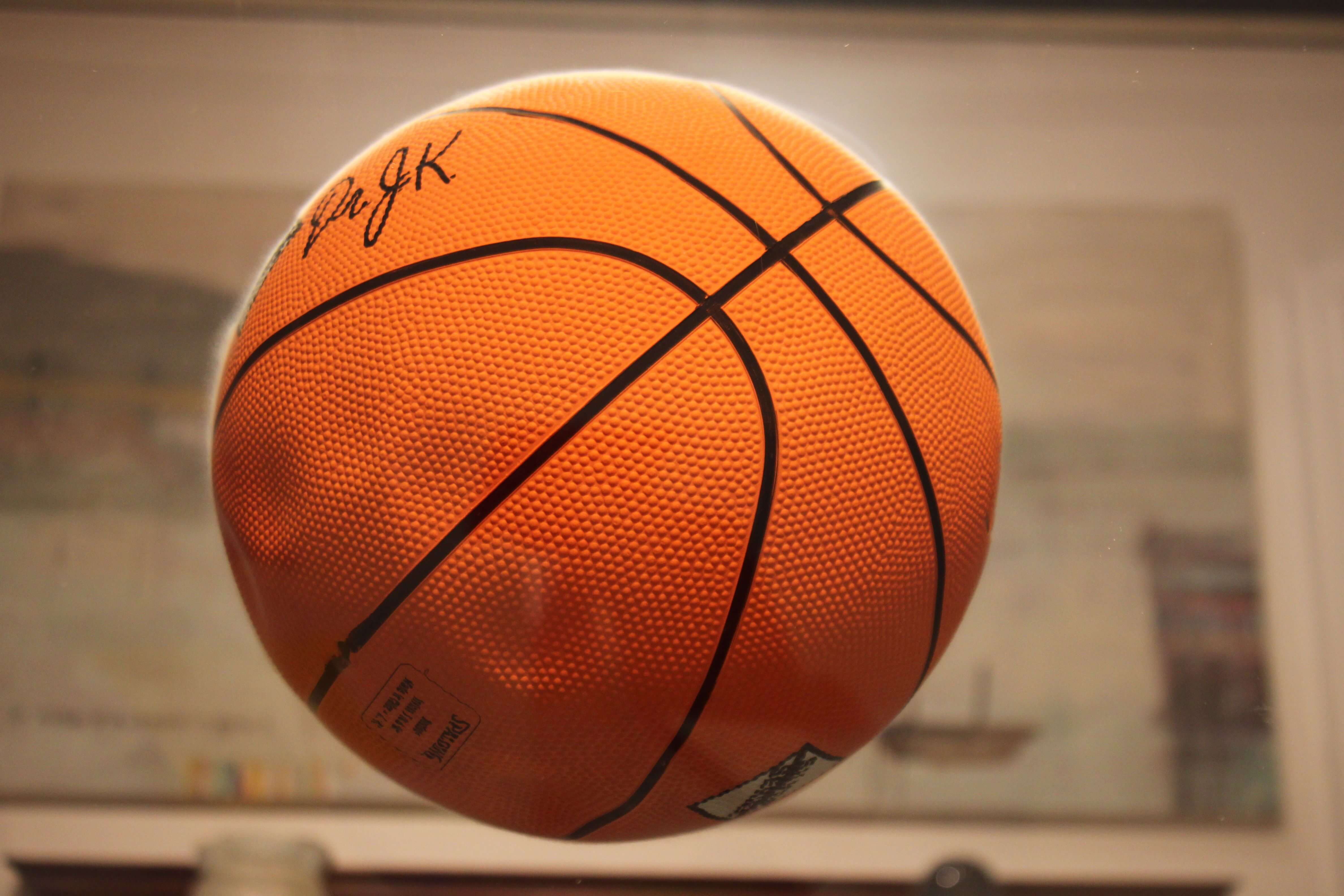 Jeff Koons - One Ball Total Equilibrium Tank (Spalding Dr. J