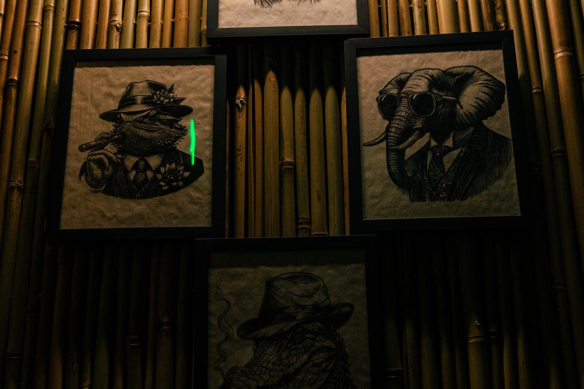 Signature tiki artwork lining the lounge