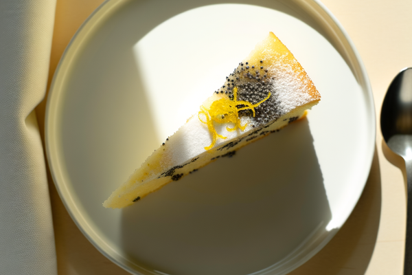 Low-Carb Mohn-Zitronen-Kringel - professionelles Food-Foto von DALL-E 3