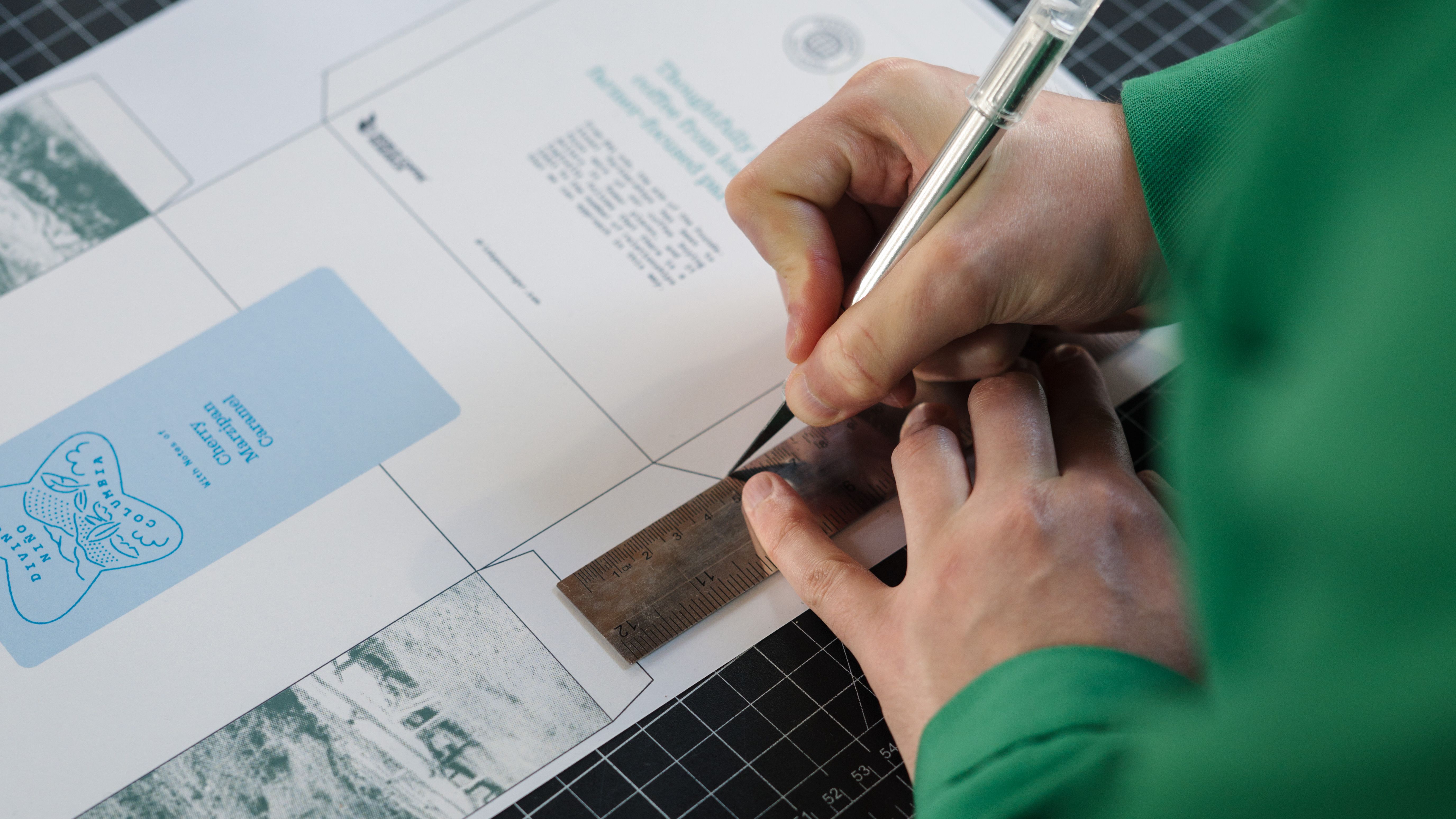 Cutting packaging dielines for presentation