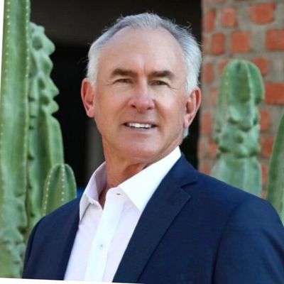 Stan Sipes Bio  Serial CRO. Healthcare veteran. Go-to-market and revenue growth expert. Expert at sales acceleration. Passionate team builder with nationwide C-suite network.