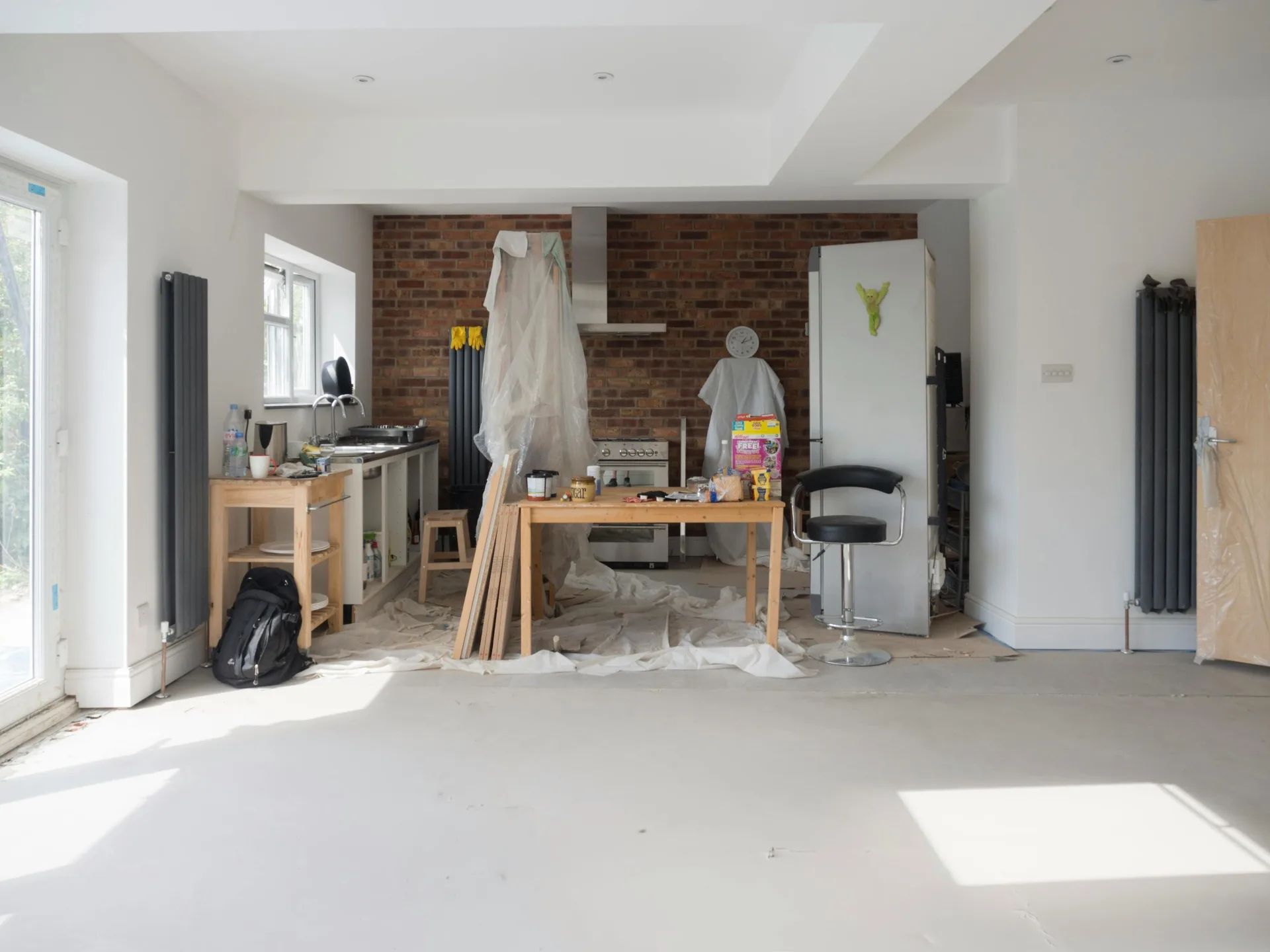 Huis renoveren? Zo overleef je de verbouwing (en houd je je meubels stofvrij)