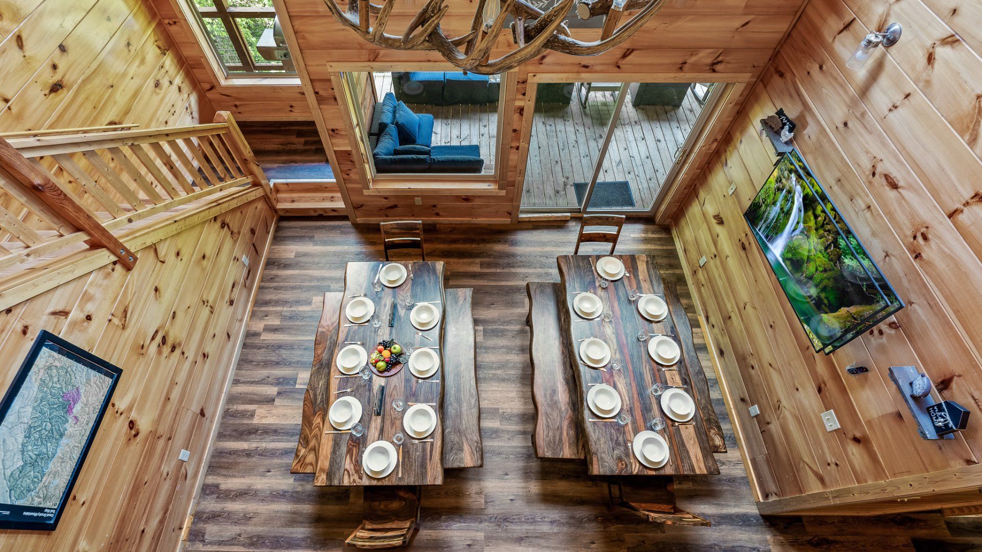 An indoor reception space is available for events with up to 40 guests.