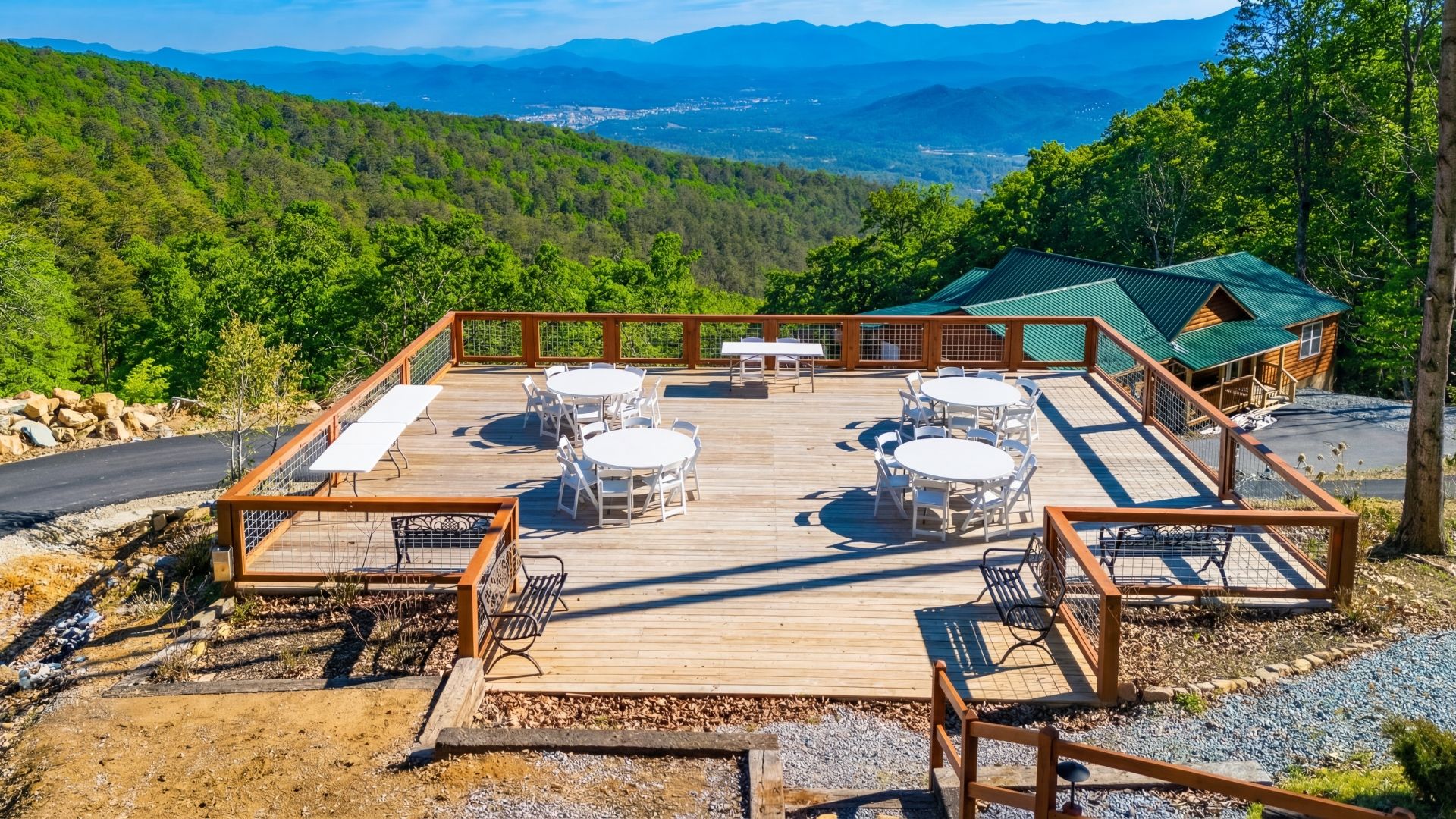 Outdoor reception space for up to 60 guests. 