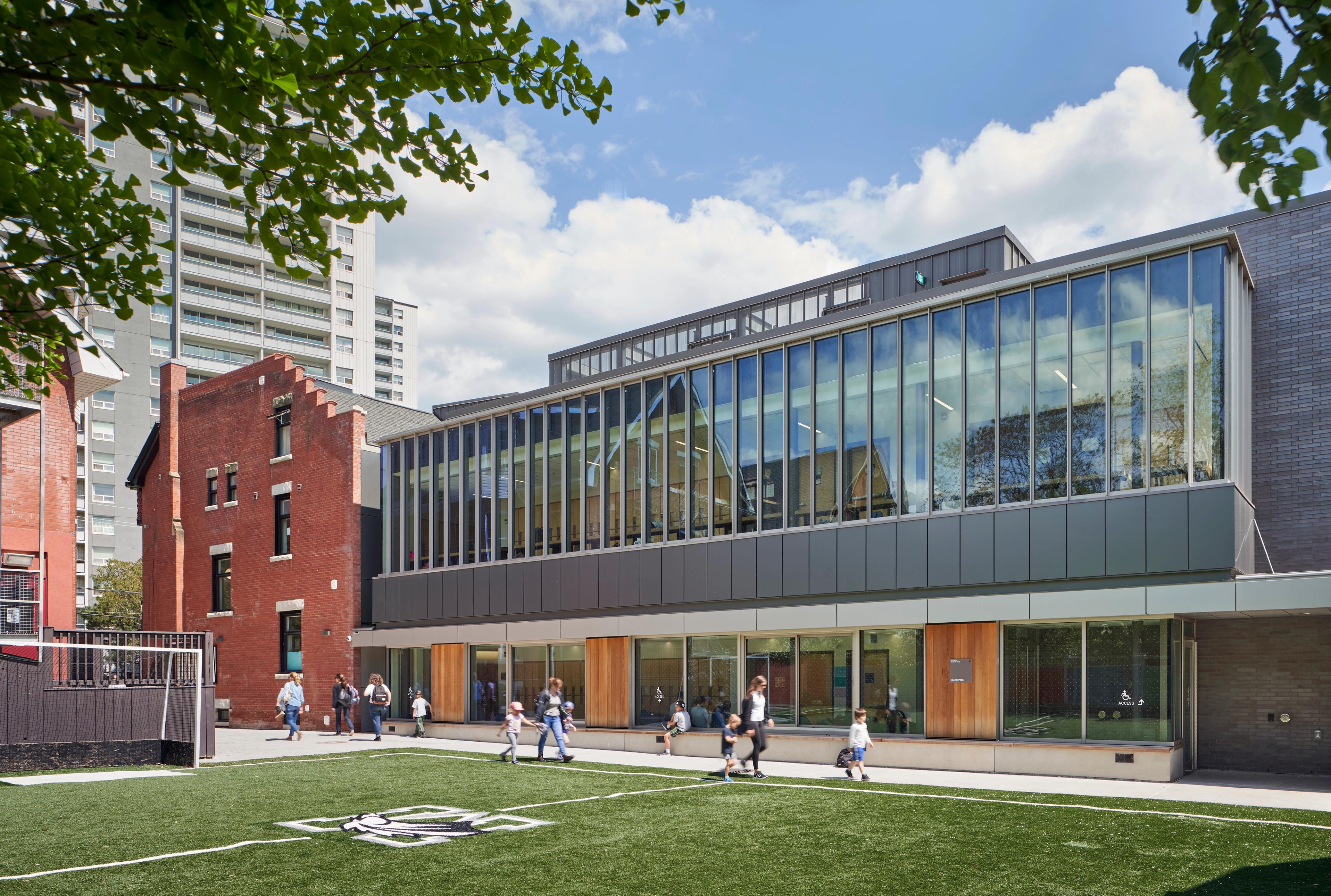 210-Montgomery Sisam Montcrest School