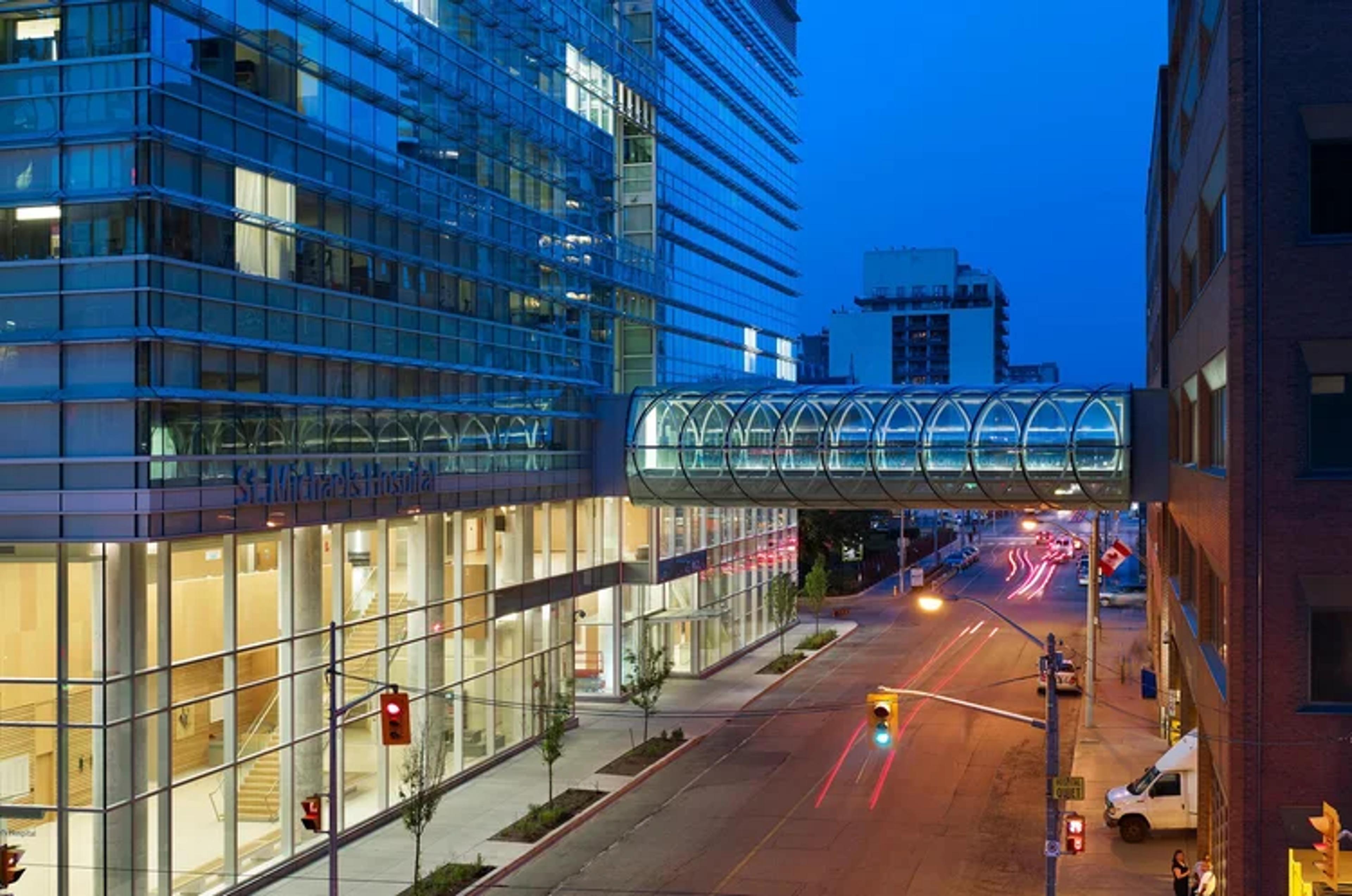 Li-Ka-Shing-st-michaels-hospital-exterior-5