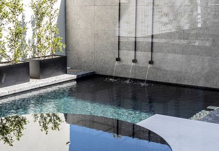 Landscape design architecture pool in Keilor melbourne tiled spa
