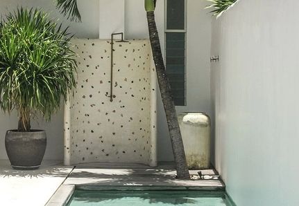 Tropical poolside outdoor shower Strathmore