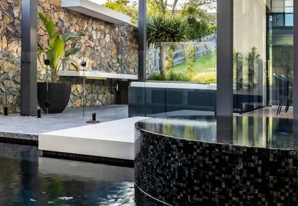 infinity edge pool and spa looking over to BBQ area in melbourne