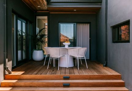 Alfresco dining area of Sarita and Brodie Holland's home transformation
