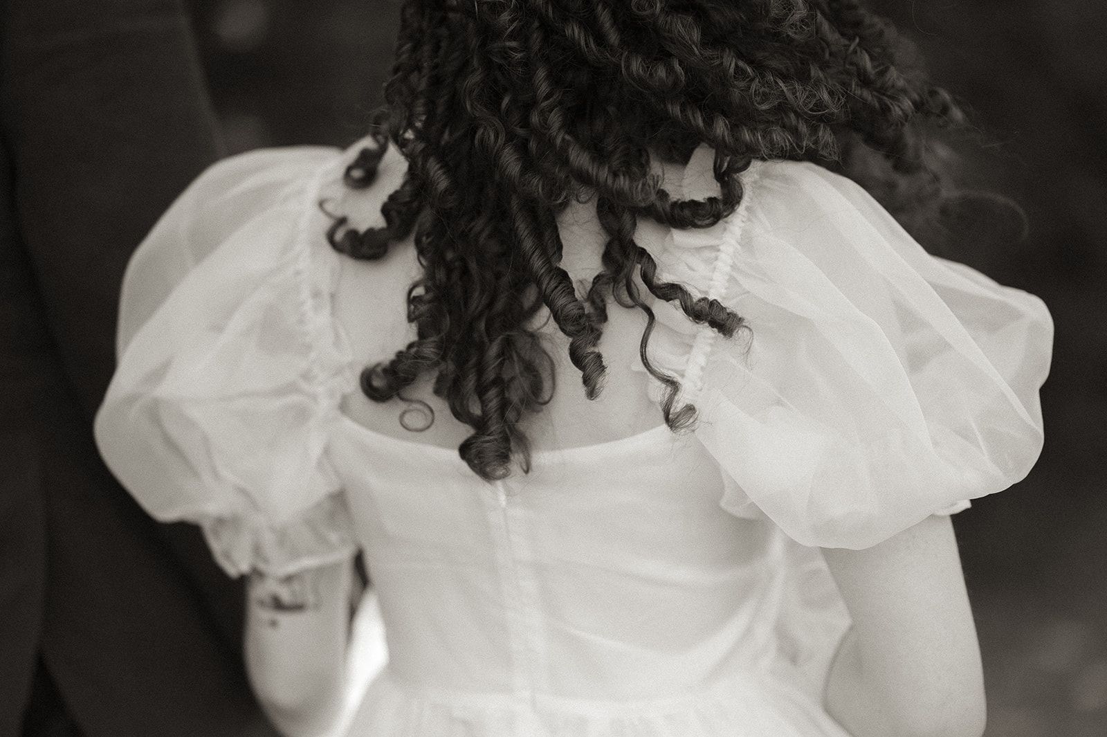 Brud med krøller i håret