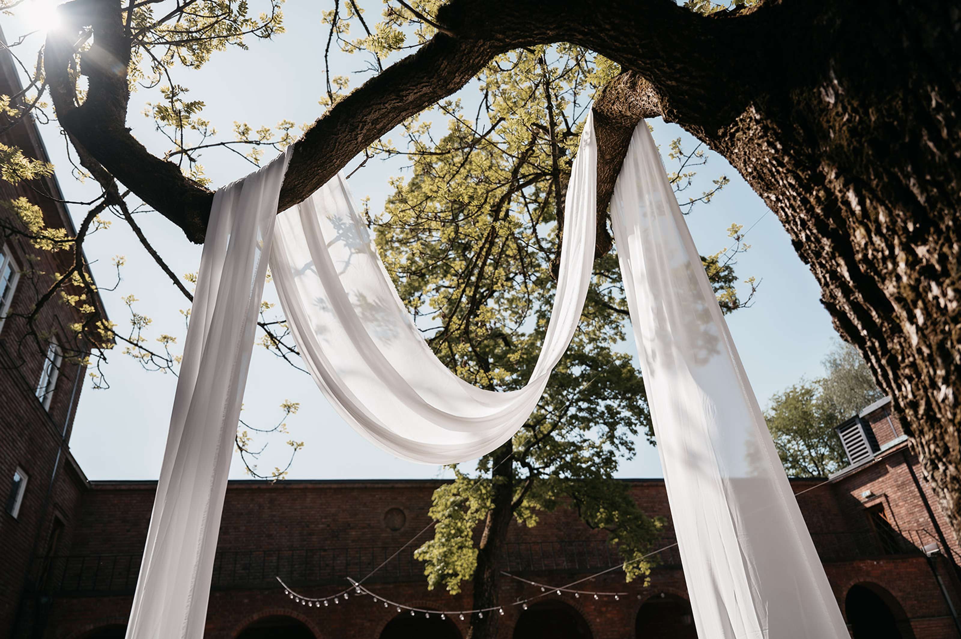 Nydelig elegant og klassisk pyntet til vielse