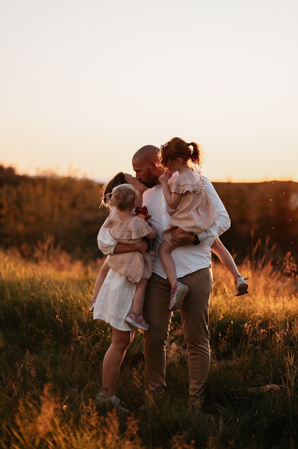 Ønsker du en familiefotografering med det beste lyset i solnedgang? Jeg er med!