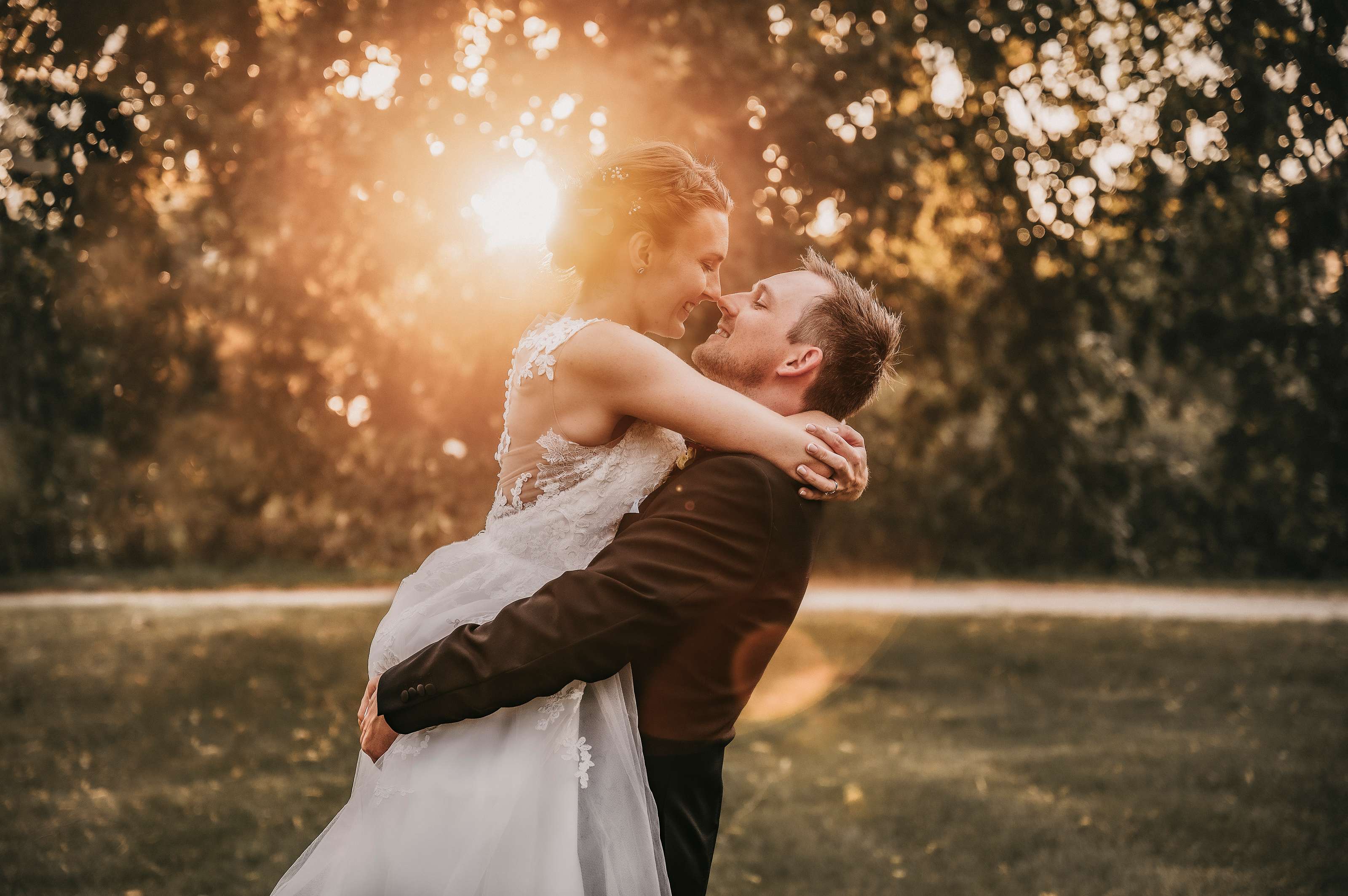 Bryllupsfotografering - Fotostorie - Nydelig brudepar i magisk solnedgang