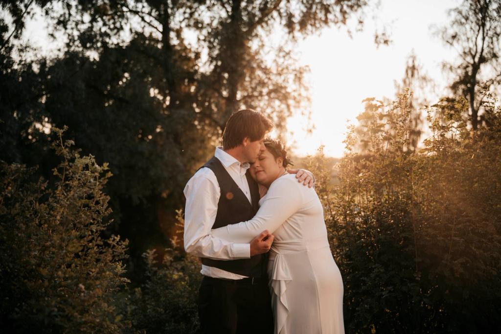 Bryllupsfotograf - Fotostorie - Brudepar i solnedgang