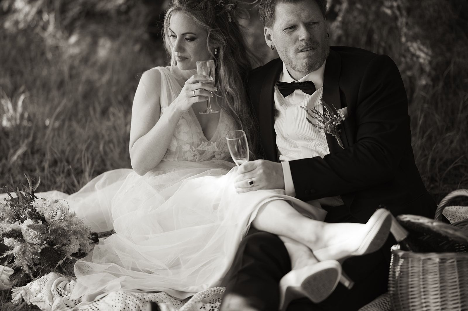 Brudepar på piknik