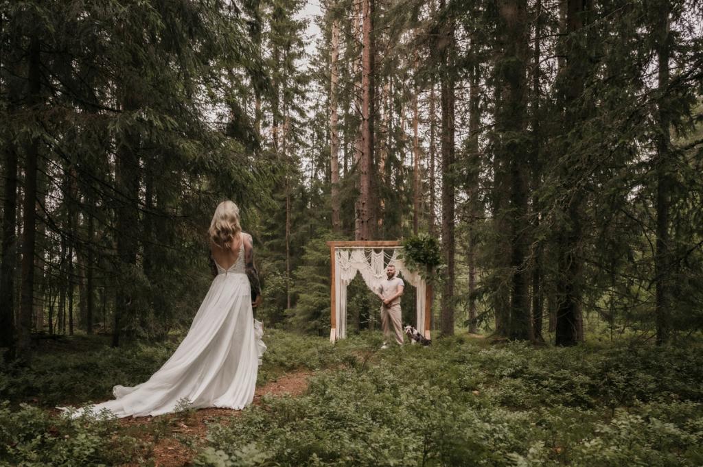 Bryllupsfotografering - Fotostorie - Intimt lite mikrobryllup i skogen - elopment