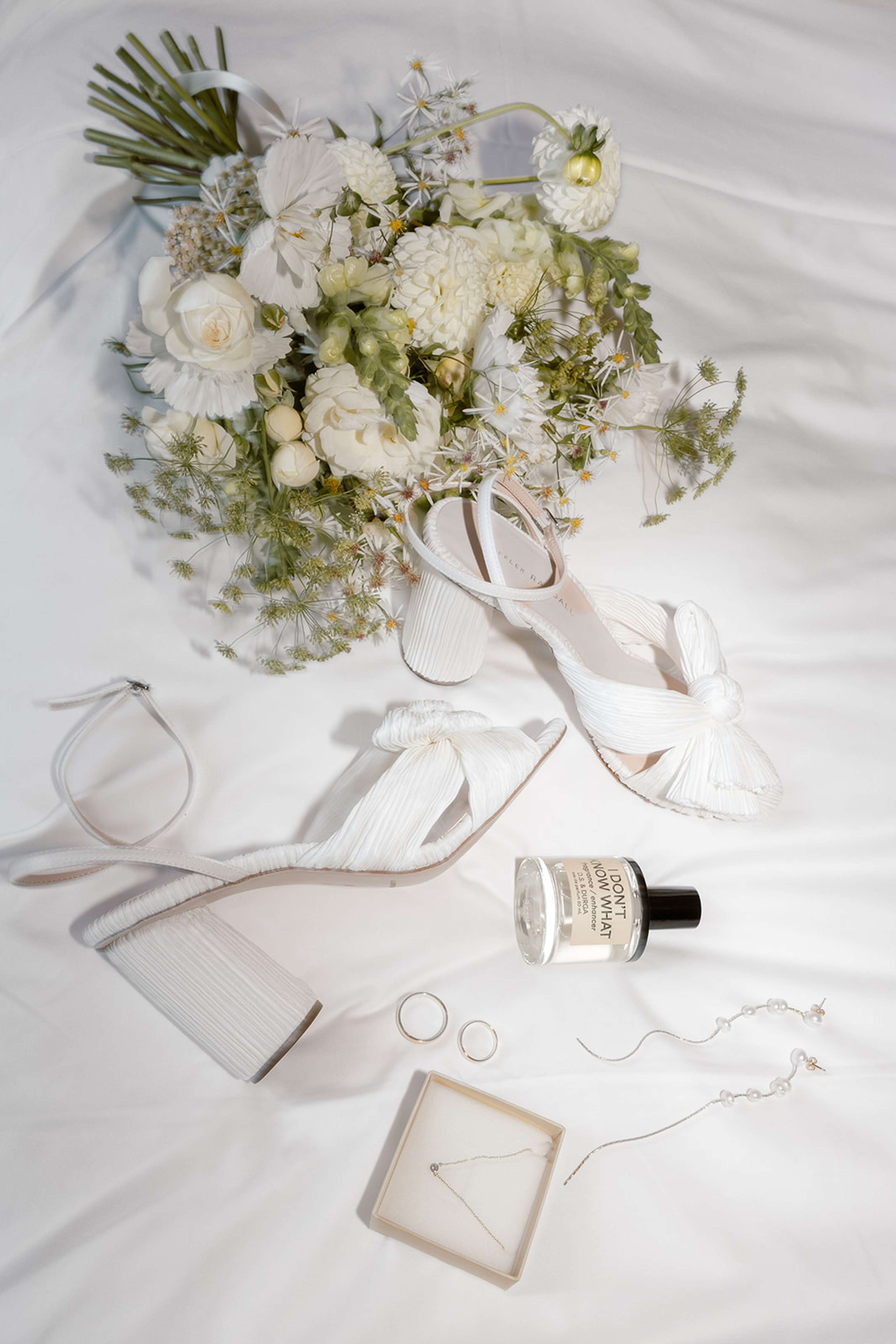 Detaljbilde av tilbehøret til bruden