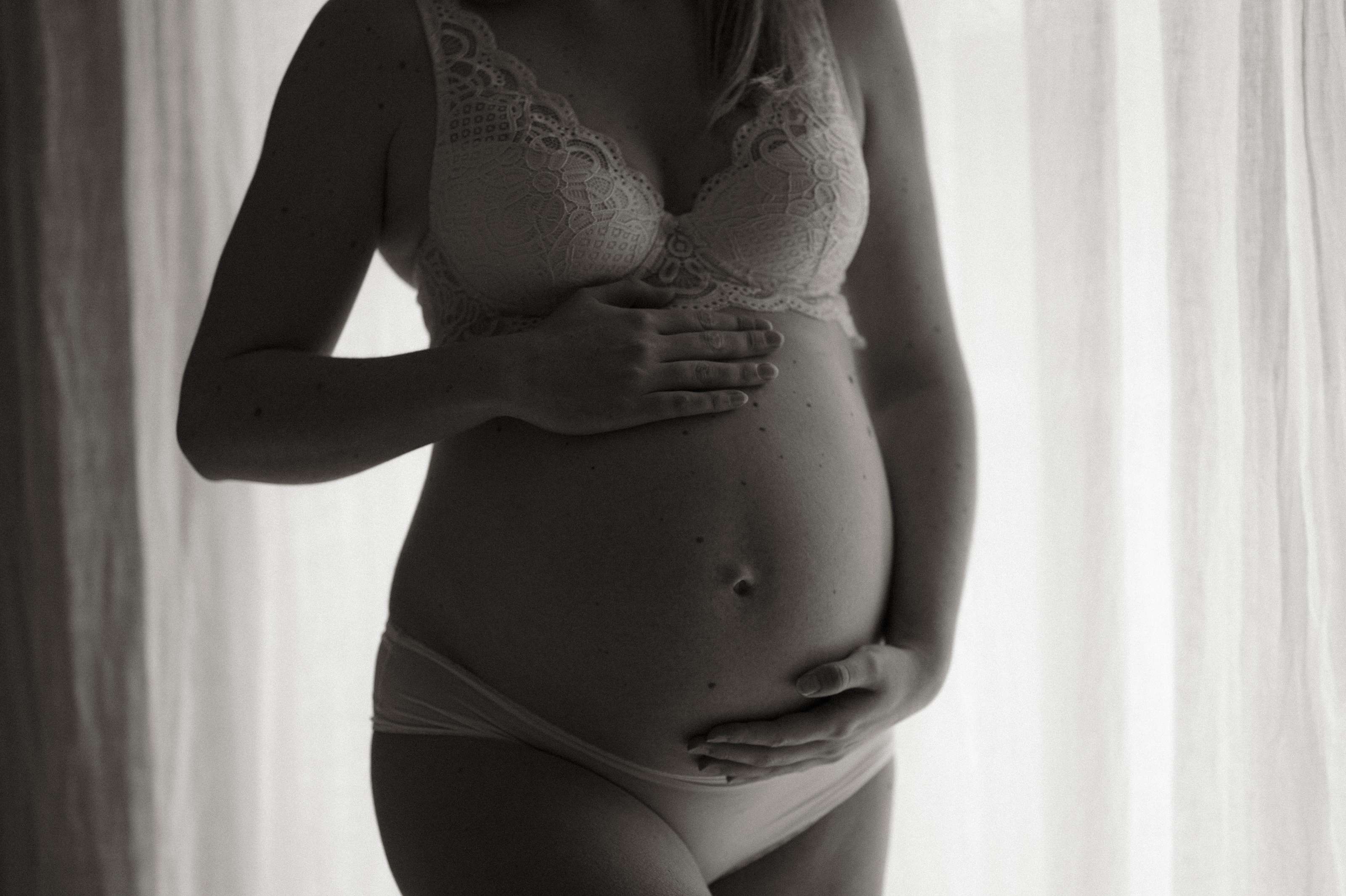 Gravidfotografering hjemme hos kunde