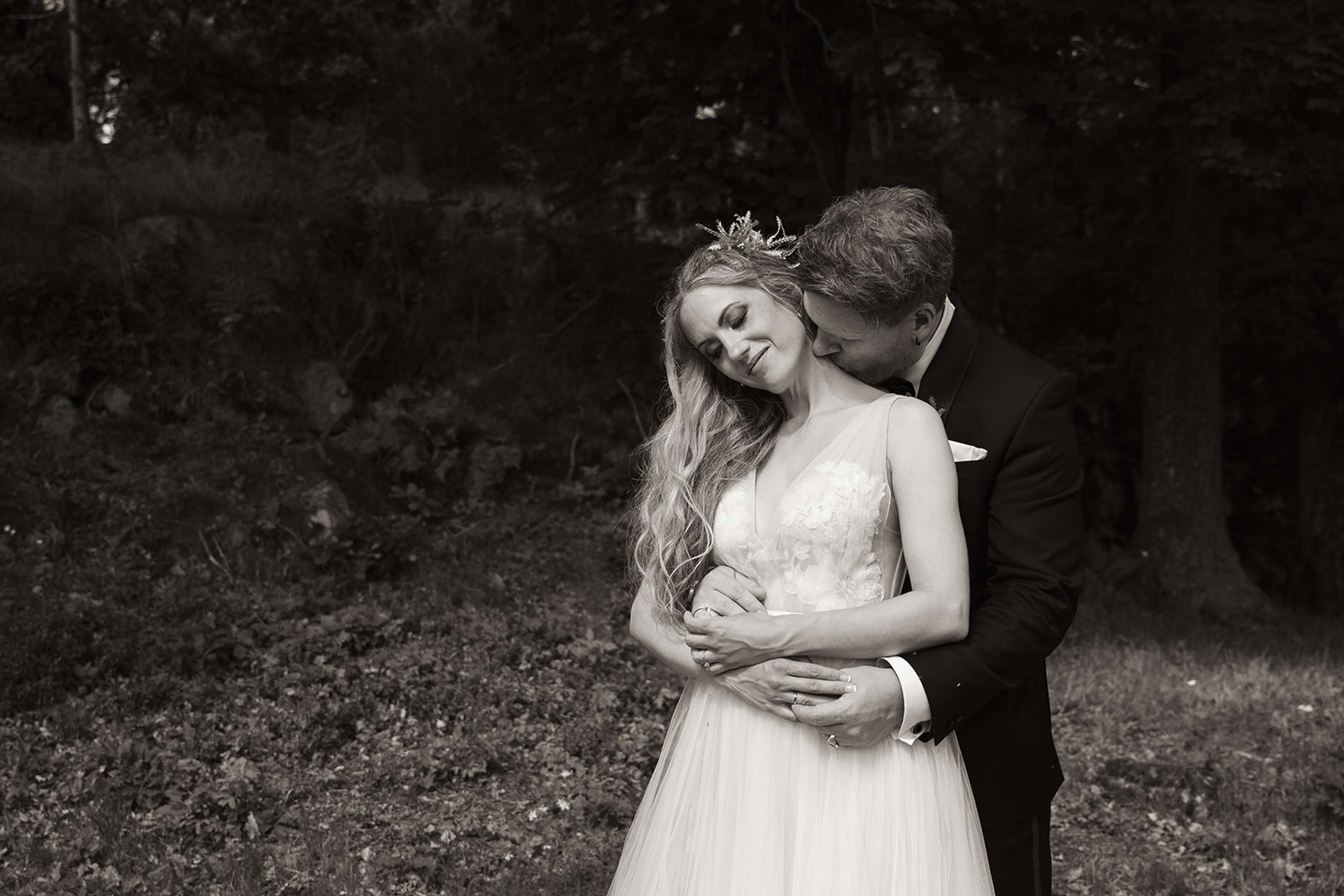 Nydelig forelsket brudepar