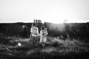Familiefotograf - Portrettfotograf - Fotostorie - Familie i solnedgang 