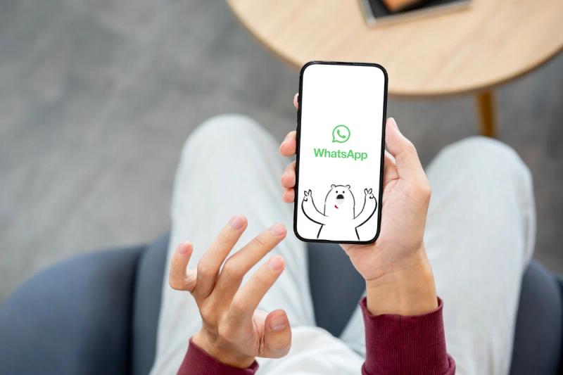 Why Is WhatsApp Not Working Abroad? 5 Common Issues & How to Fix It