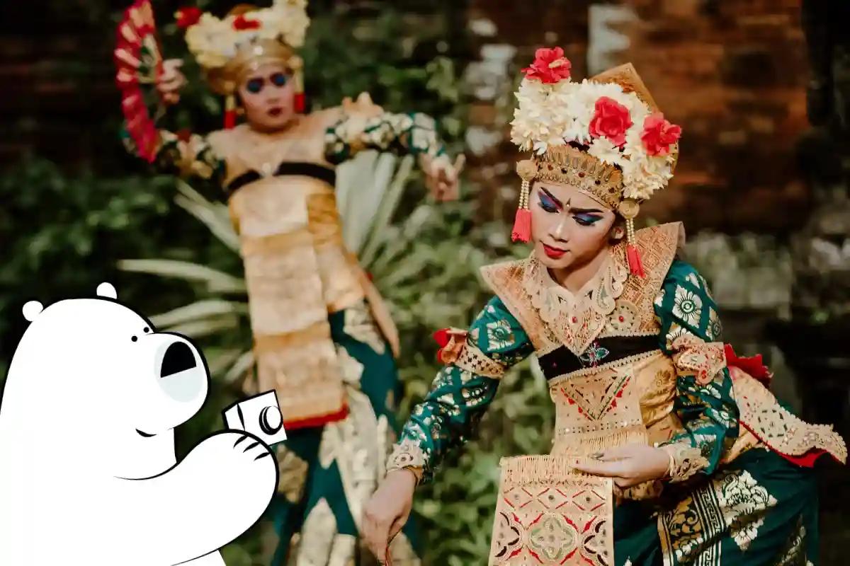 Women dancing a traditional Balinese dance