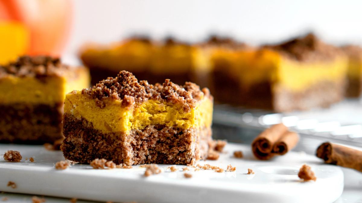Gingerbread Pumpkin Cheesecake Bars