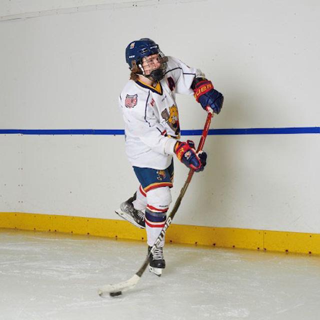 Hockey player passing the puck