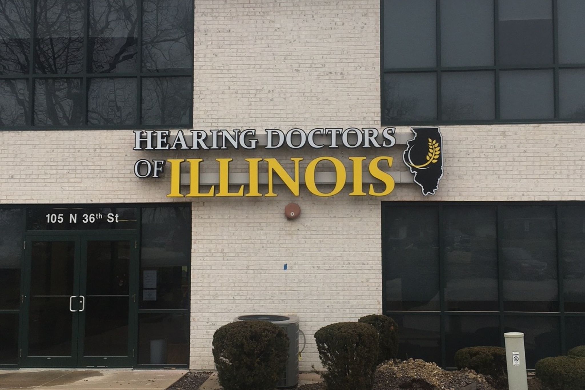 The Hearing Doctors of Illinois sign above the entrance of the Quincy office