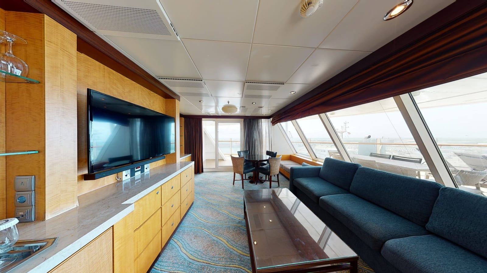Allure of the Seas - AquaTheater Suite with Large Balcony 2 Bedrooms
