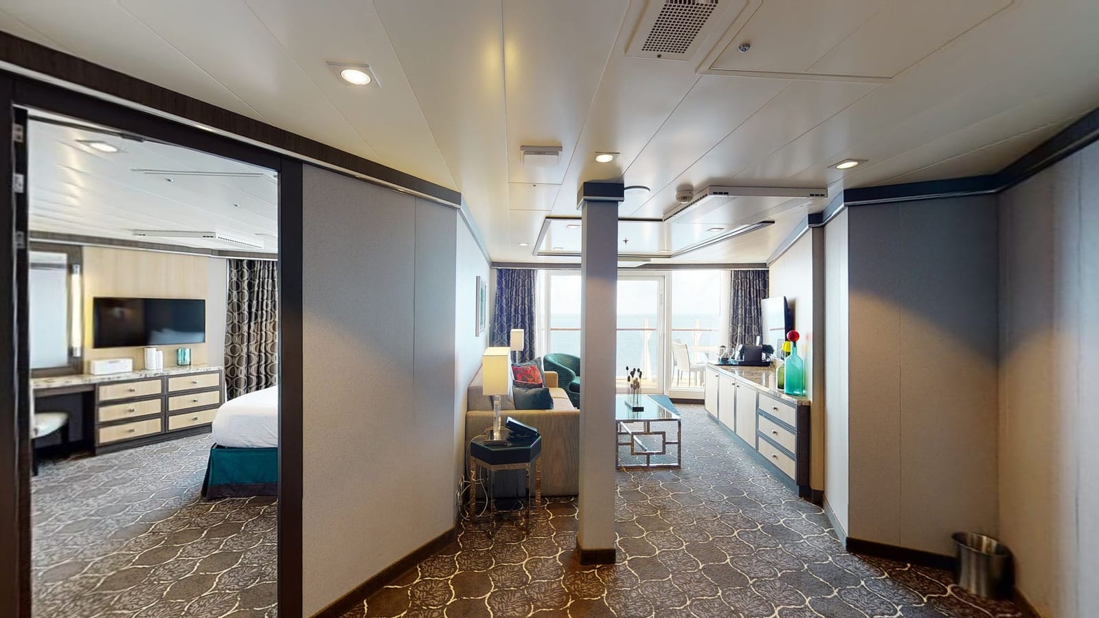 Harmony of the Seas - AquaTheater Suite 1 Bedroom Virtual Tour