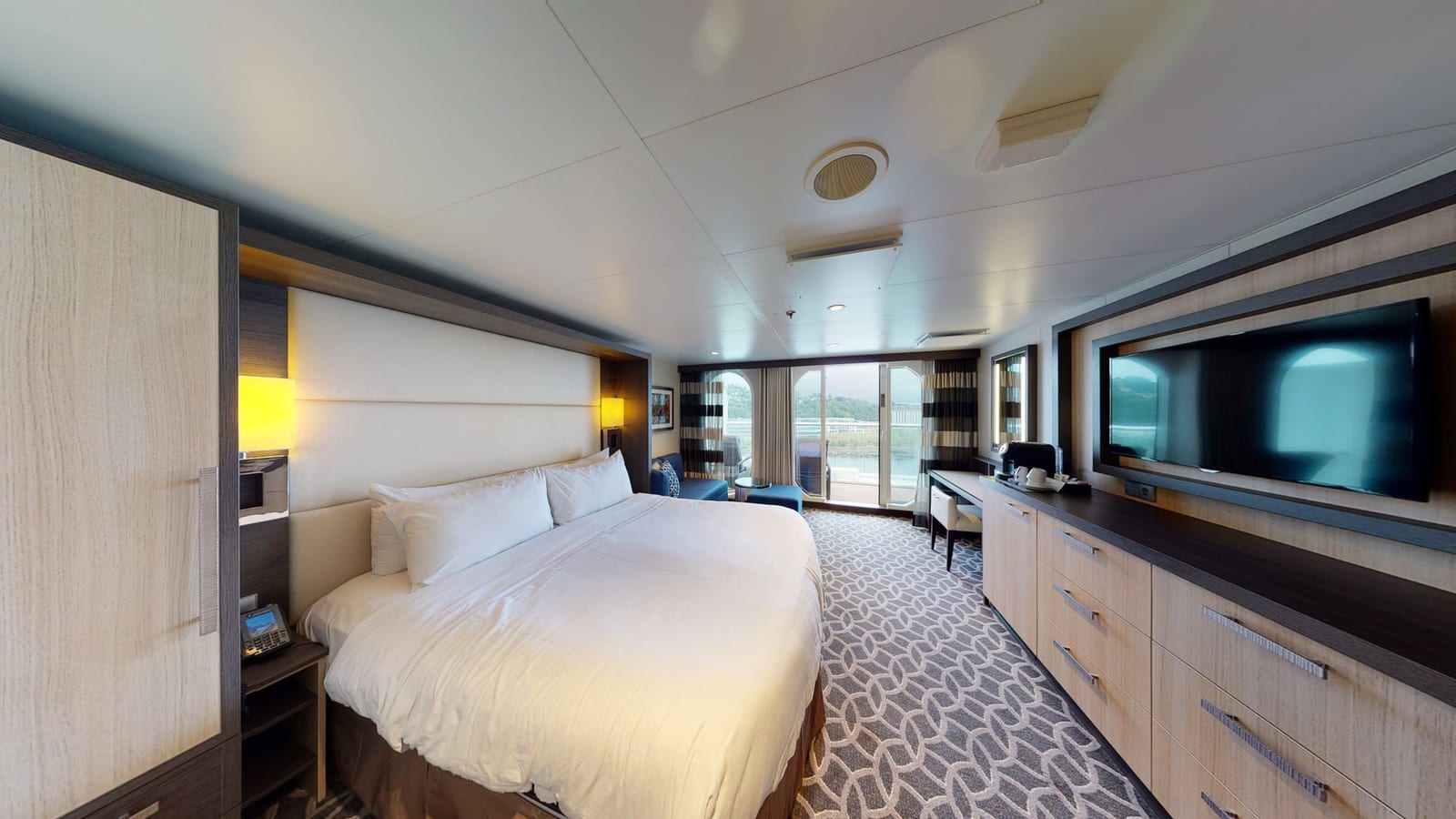 Ovation of the Seas - Junior Suite