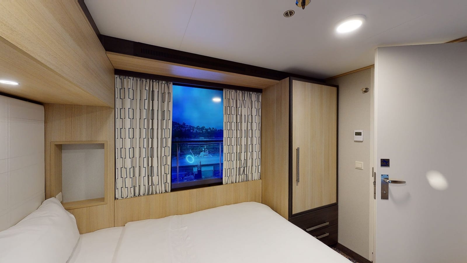 Ovation of the Seas - Studio Interior