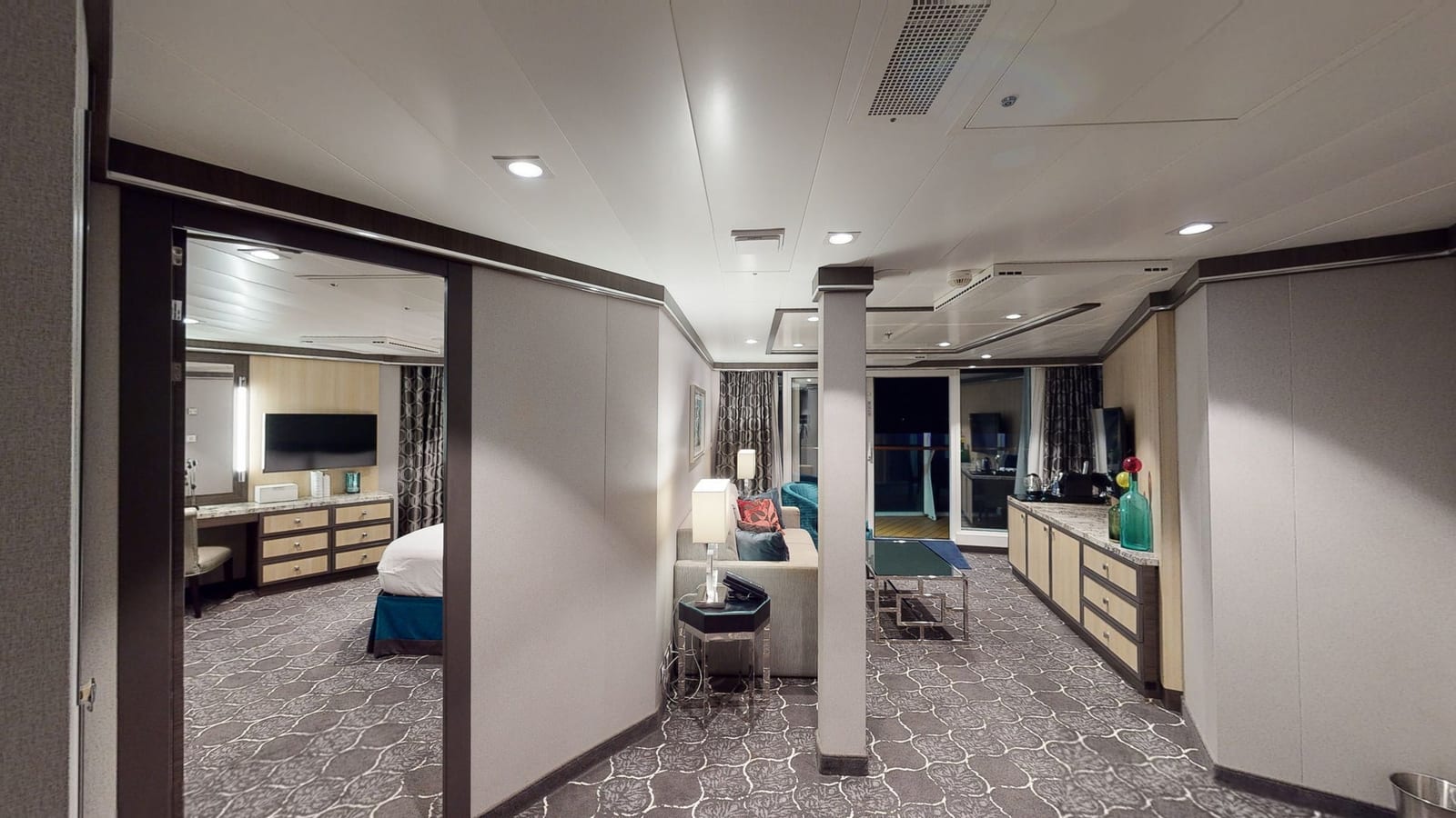 Harmony of the Seas - AquaTheater Suite 1 Bedroom Night Virtual Tour