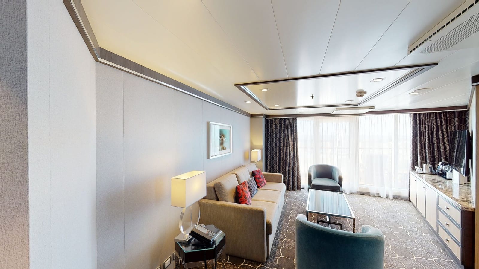 Harmony of the Seas - AquaTheater Suite 1 Bedroom Virtual Tour