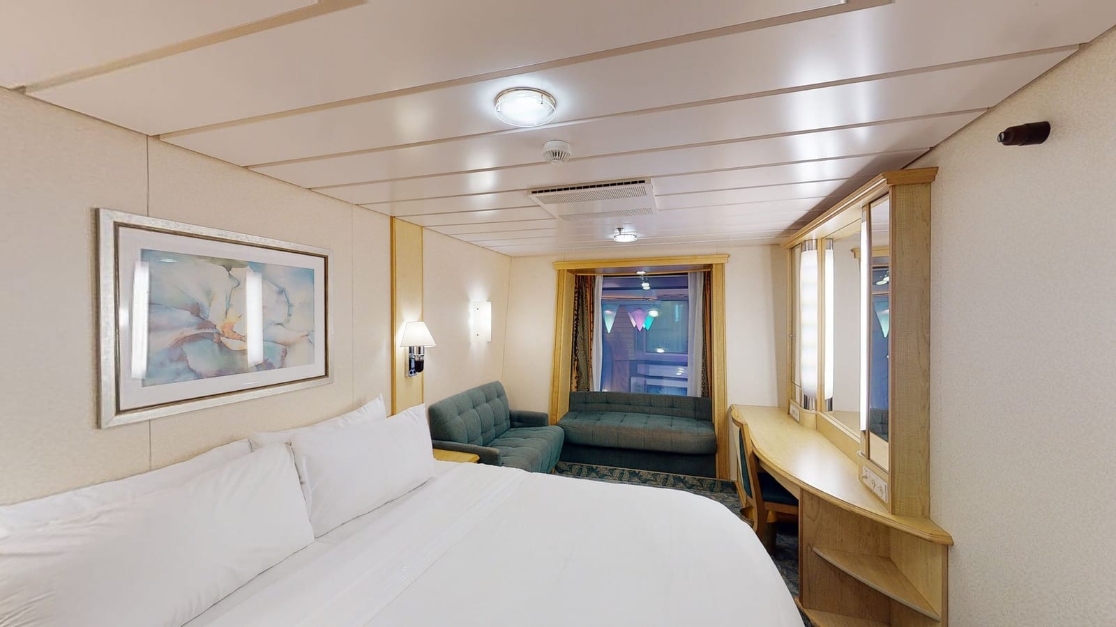 Freedom of the Seas - Connecting Promenade Interior